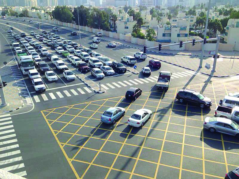 مخالفات الوقوف في المربع الأصفر 